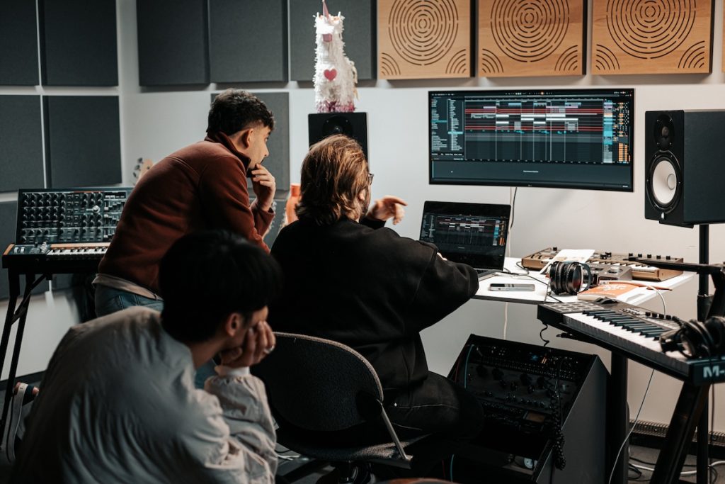 ymprl-victor-press-02 resized